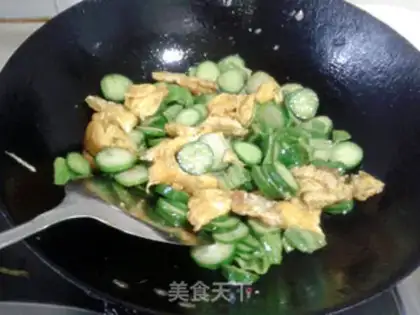 Make cucumber fried eggs step 9