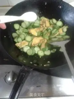 Make cucumber fried eggs step 10