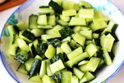 Make Pizza sauce with cucumber step 0