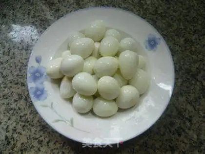Make Sour chicken wings, quail eggs step 1