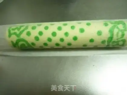 Make Green side rolls of cake step 20