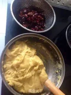 Make Yellow rolls with dates step 2