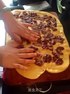Make Yellow rolls with dates step 3