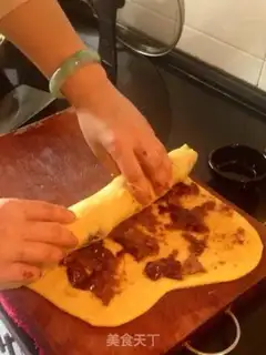 Make Yellow rolls with dates step 4