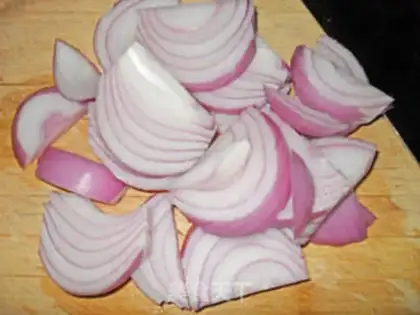 Make Onion fried eggs step 1
