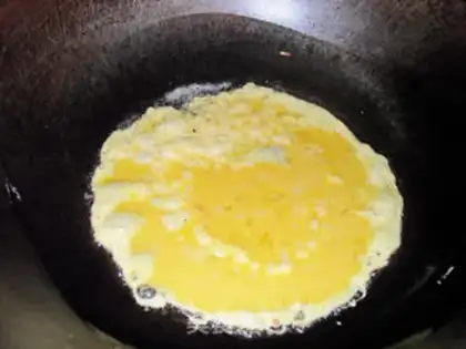 Make Onion fried eggs step 4