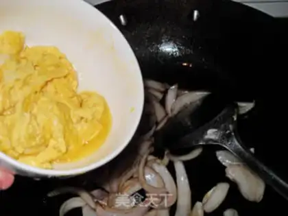 Make Onion fried eggs step 7