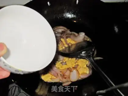 Make Onion fried eggs step 8