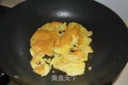 Make Scrambleded eggs step 2