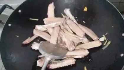 Make Red duck wings step 2