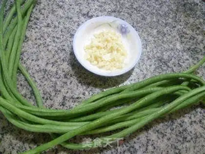 Make Garlic beans step 0