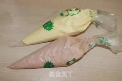 Make Two-colour towel cake rolls step 4