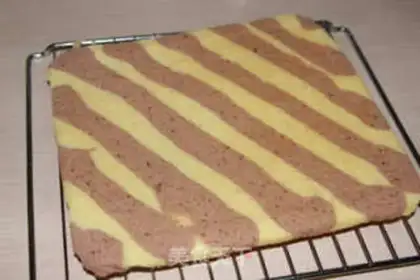 Make Two-colour towel cake rolls step 7
