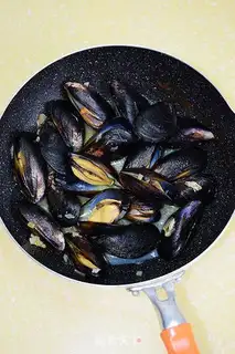 Make French mussels step 4