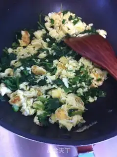 Make Celery shrimp fried eggs step 3