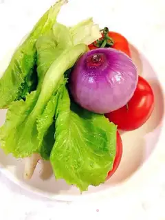 Make Tomato shrimp salad step 0