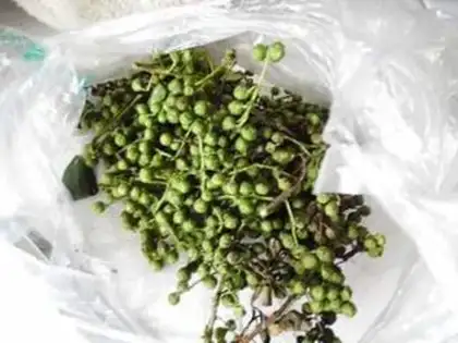 Make Snack of gravy with broccoli step 3
