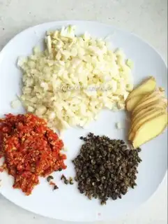 Make Garlic spicy lobster step 1