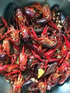 Make Garlic spicy lobster step 4