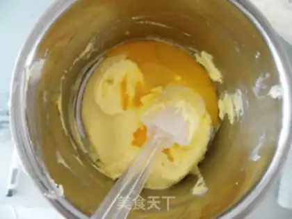 Make Gold coconut ball step 2