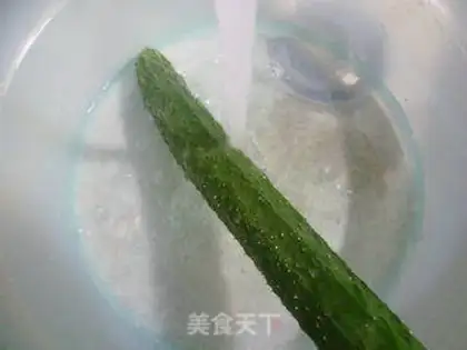 Make The cucumbers mixed with flour step 1