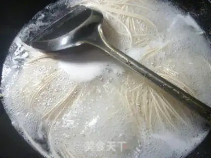 Make The cucumbers mixed with flour step 3
