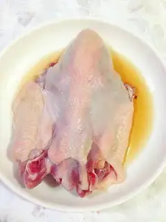 Make A red-oiled duck step 1