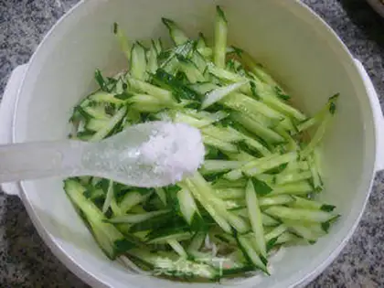 Make The cucumbers mixed with flour step 7