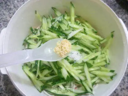 Make The cucumbers mixed with flour step 8