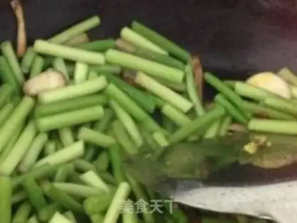 Make Garlic fried fragrance step 2