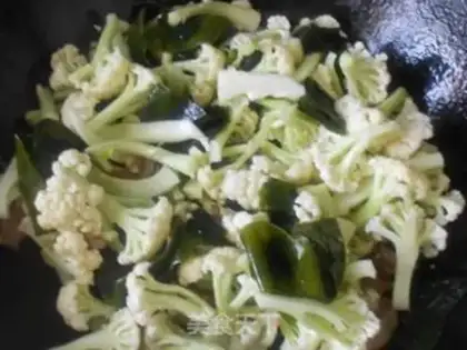 Make Sea-belt fried flowers step 2