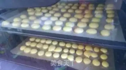 Make Little yolk cookies step 5
