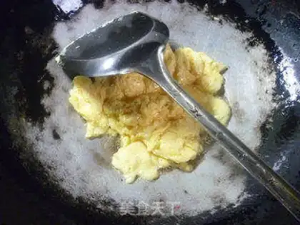 Make White onion broccoli fried eggs step 5