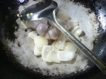 Make White onion broccoli fried eggs step 6