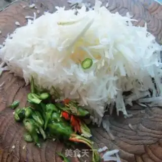 Make Fish with white radish step 1