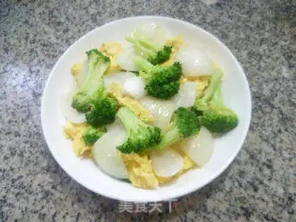 Make White onion broccoli fried eggs step 10