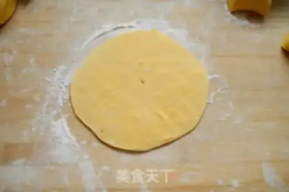 Make Pumpkin hoove roll step 7