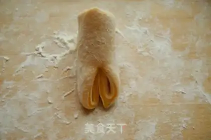 Make Pumpkin hoove roll step 11