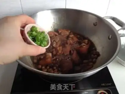 Make Peanut pig hoof step 8