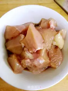 Make Three chickens with sauce step 1