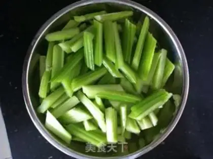 Make Celery fried meat step 1
