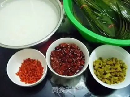 Make The raisins and dates step 0