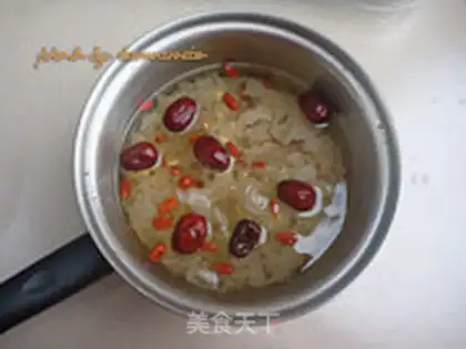 Make The silver spoon of red dates step 2