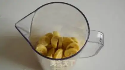 Make Banana shake step 1