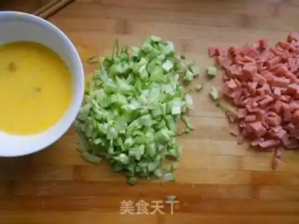 Make cucumber sausage and egg fried rice step 0