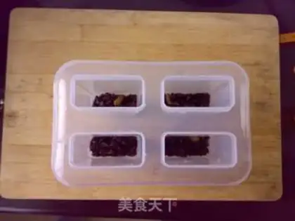 Make The purple milk popsicle step 4