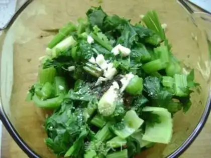 Make Celery with peanuts step 4