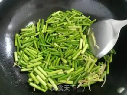 Make Garlic gravy step 5