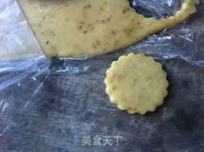Make Pyramid coconut cookies step 3