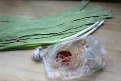 Make Garlic spinach noodles step 0